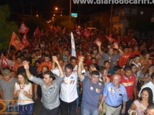 Fernando e Flávio fazem comício final no Bairro Cirolandia