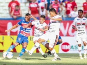 Ferroviário e Fortaleza disputam primeiro jogo da semifinal do Cearense neste domingo (2)