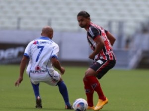 Ferroviário vence Tiradentes e assume vice-liderança provisória