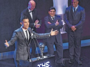 FIFA - Cristiano Ronaldo é eleito melhor jogador do mundo