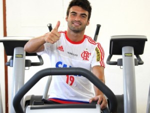 FLA - Mais marcado, Arthur Maia adapta estilo: "Jogar sem a bola é mais fácil"