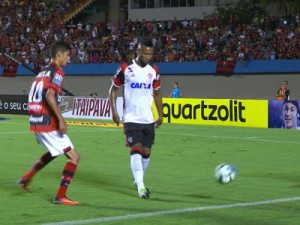 Flamengo abusa de erros e nova eliminação fica por um fio