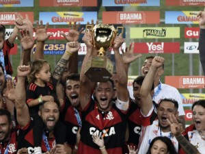 Flamengo arranca virada do Fluminense e fica com o título carioca