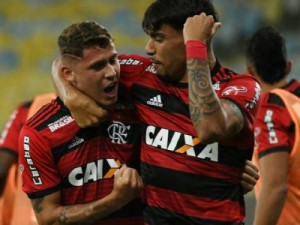 Flamengo bate o Botafogo e segue na liderança do Campeonato Brasileiro