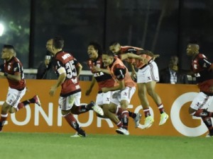 Flamengo bate o Vasco com muito tumulto em São Januário