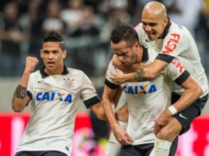 Flamengo monitora situação de Luciano no Corinthians