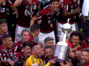 Flamengo vence o River Plate e volta a conquistar a Libertadores, 38 anos depois