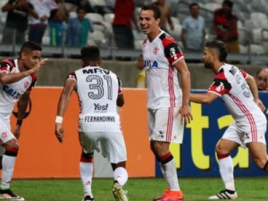 Flamengo vence, rebaixa América-MG e segue com esperanças de título