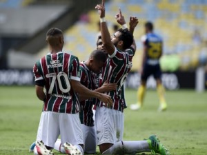 Fluminense bate o Santos na volta de Scarpa