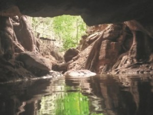 Formada há 100 milhões de anos, gruta é ponto turístico em Barbalha