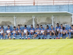 Fortaleza - Diretoria mantém técnico, fala em dispensas e pede desculpas