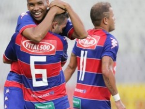 Fortaleza faz três, goleia River-PI com direito à "lei do ex" e assume liderança