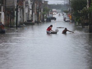 Fortaleza registra pontos de alagamento após forte chuva neste sábado (20)