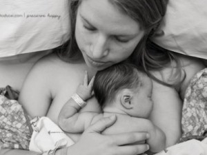 Fotógrafa faz registros intimistas de partos para "abrir a mente" das pessoas