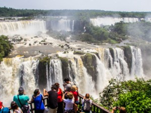 Foz do Iguaçu quer mudar fama de 'cidade de sacoleiros'