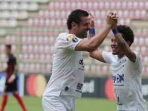 Fred e Sassá marcam, Cruzeiro vence e mantém os 100% na Libertadores