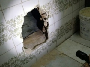 FUGA Presos fogem da cadeia de Limoeiro do Norte através de buraco