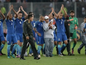 Gabriel Jesus resolve, Seleção vence Peru e fica perto da Copa da Rússia