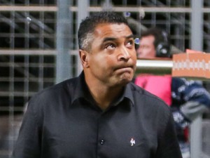 Galo confirma a demissão do técnico Roger Machado