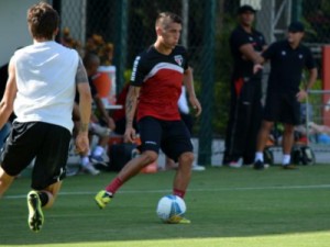Gancho da Conmebol tira Centurión de dois jogos na Libertadores