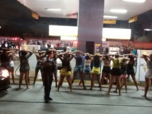 Gangues comemoram com carreata e fogos um "pacto pela paz" e são detidas pela PM na zona Leste de Fortaleza