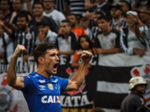 Gol de Arrascaeta na final Corinthians e Cruzeiro é eleito o mais bonito da Copa do Brasil