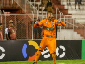 Goleiro pega dois pênaltis e o Ceará avança na Copa do Brasil