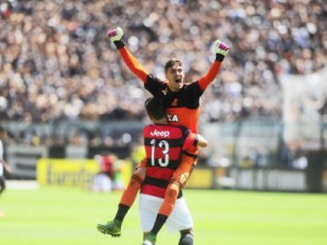 Goleiro Thiago brilha e garante o tri do Fla na Copinha sobre o Timão