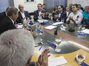 Governador assina Projetos de Lei que beneficiam lojistas e industriais 