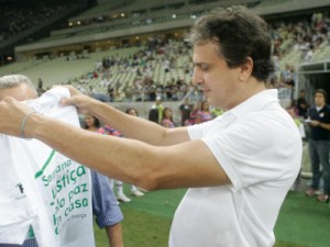 Governador Camilo Santana sanciona lei que destina R$ 1,7 milhão a clubes cearenses