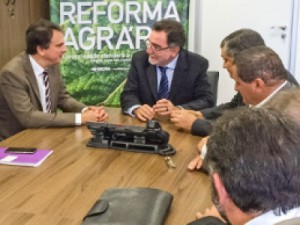 Governador e Ministro do Desenvolvimento Agrário assinam acordo de cooperação técnica para beneficiar trabalhadoras rurais