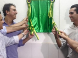 Governador entrega Unidades Básicas de Saúde e academia popular em Várzea Alegre