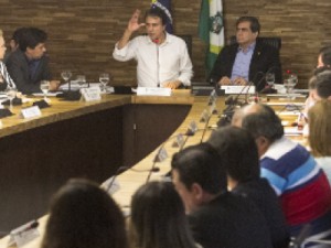 Governador reúne representantes dos três poderes na primeira reunião do Pacto por um Ceará Saudável