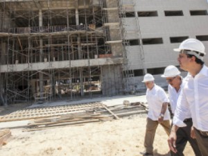 Governador visita obras da Fiocruz no Polo Industrial e Tecnológico da Saúde