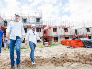 Governador visita obras do residencial Cidade Jardim II