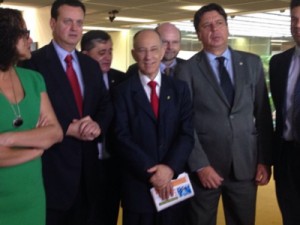 Governistas de seis siglas divulgam carta de apoio ao mandato de Dilma