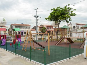 Governo do Ceará entrega brinquedopraça em Salitre, neste sábado (16)