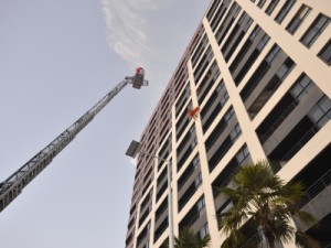 Governo do Ceará entrega maior escada mecânica do Nordeste para o Corpo de Bombeiros