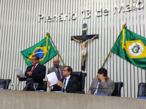 Governo do Ceará espera poupar 27 milhões com cortes de secretarias e cargos