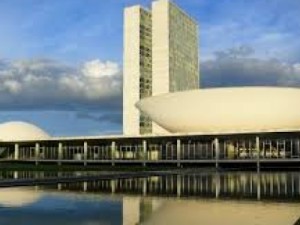 Governo edita MP com novo reajuste da tabela do Imposto de Renda