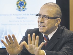 Governo estuda desvincular benefícios do salário mínimo, confirma Eliseu Padilha'