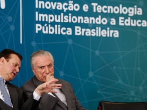 Governo lança programa para levar internet a escolas públicas