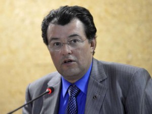 Governo negocia com bancos redução da tarifa de energia