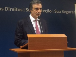 Governo pode apoiar texto que eleva internação de menores, diz ministro