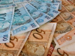 Governo propõe na LDO salário mínimo de R$ 946 em 2017