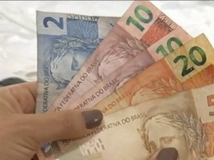 Governo propõe salário mínimo de R$ 979 para 2018