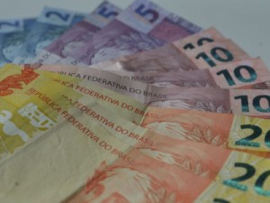 Governo reduz para R$ 1.031 estimativa de salário mínimo para 2020