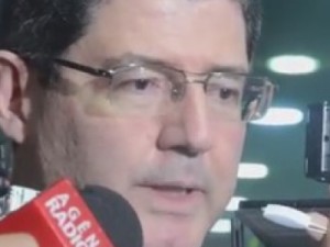 Governo vai tentar 'chegar' à correção de 6,5% na tabela do IR, diz Levy