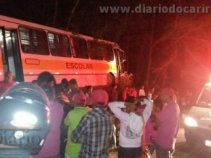 Grave acidente com ônibus de romeiro, muita gente ferida no S do Distrito do Caldas