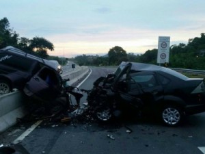 Grave acidente deixa mortos e feridos na BR-101 no RJ